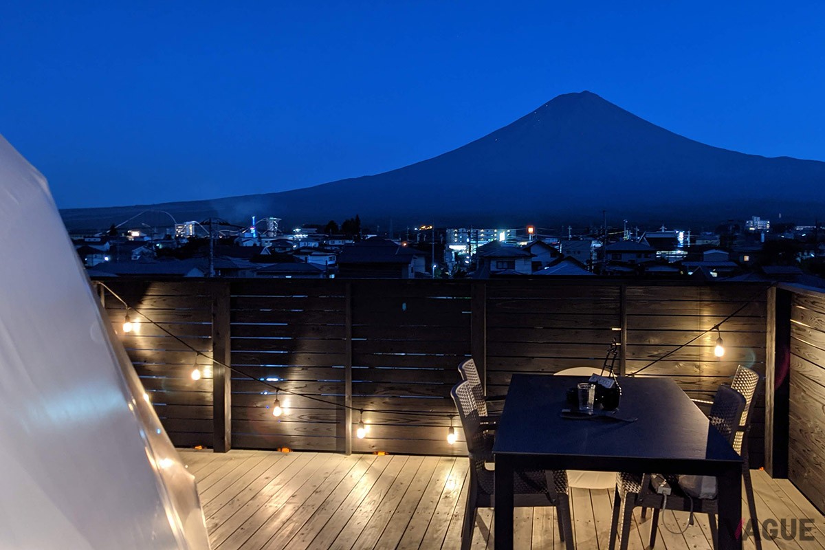 富士山を両裾野まで見渡せる風景美が自慢の絶景スポットにある話題のグランピング施設「Mount Fuji Panorama Glamping」