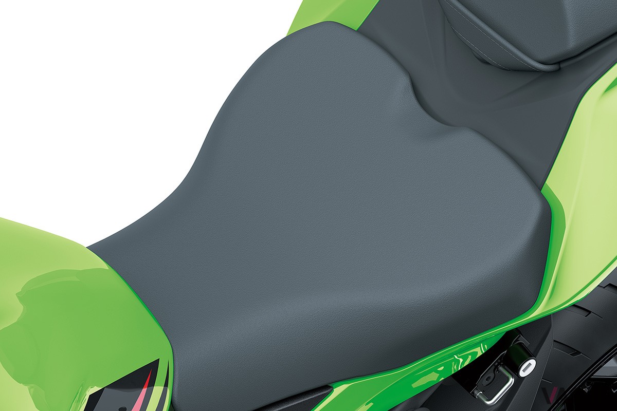 途絶えていた4気筒モデルの系譜を復活させる重要な役目を担うカワサキ「Ninja ZX-4R」シリーズ