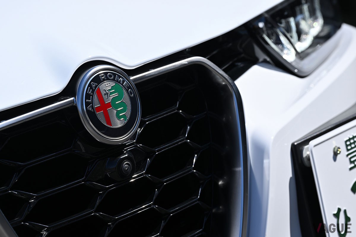 魅惑的なルックスと刺激的な走りを堪能できるアルファ ロメオ初のコンパクトSUV「トナーレ」