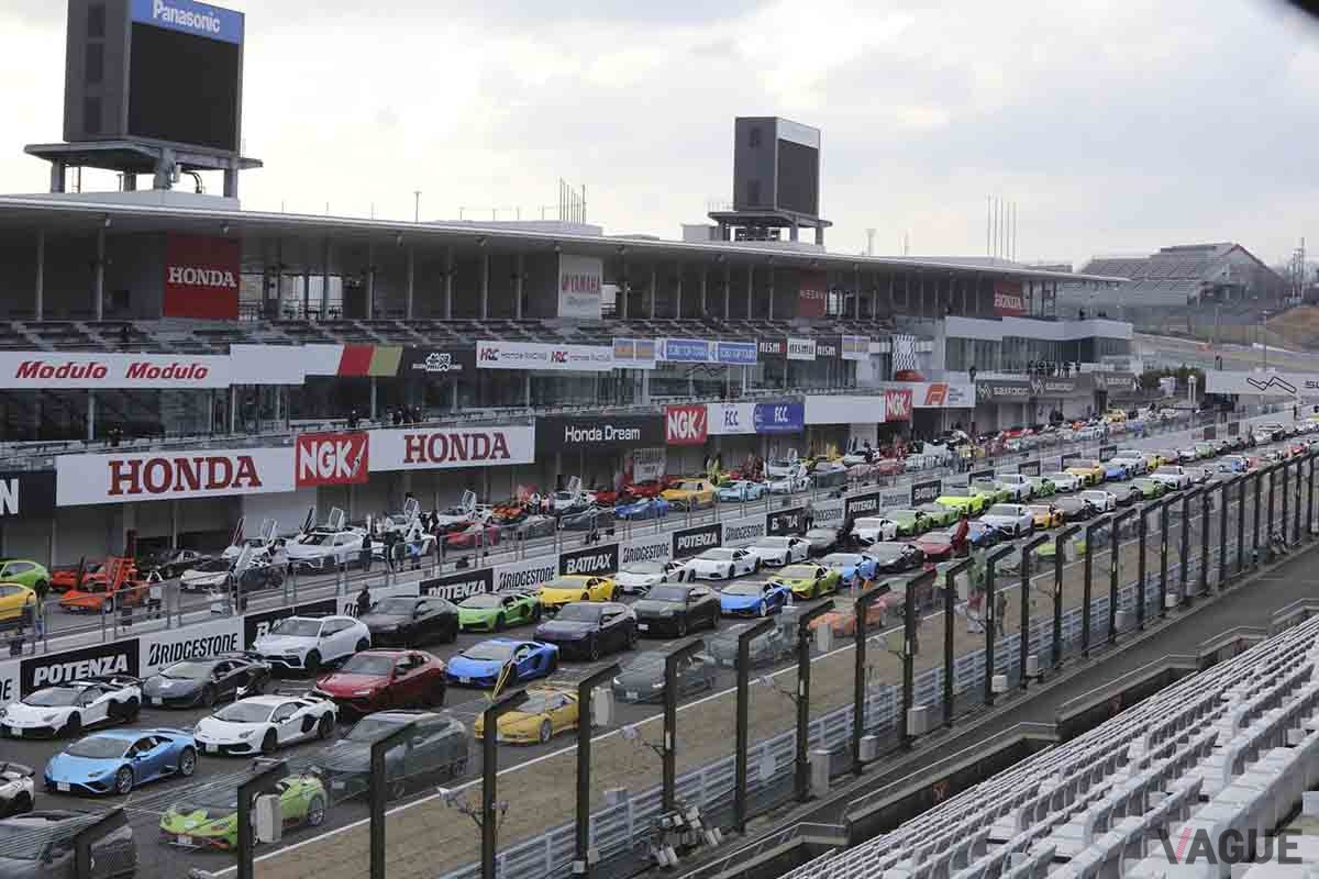 鈴鹿サーキットで251台が参加し「ランボルギー二車による世界最大のパレードラン」というギネス記録を達成した