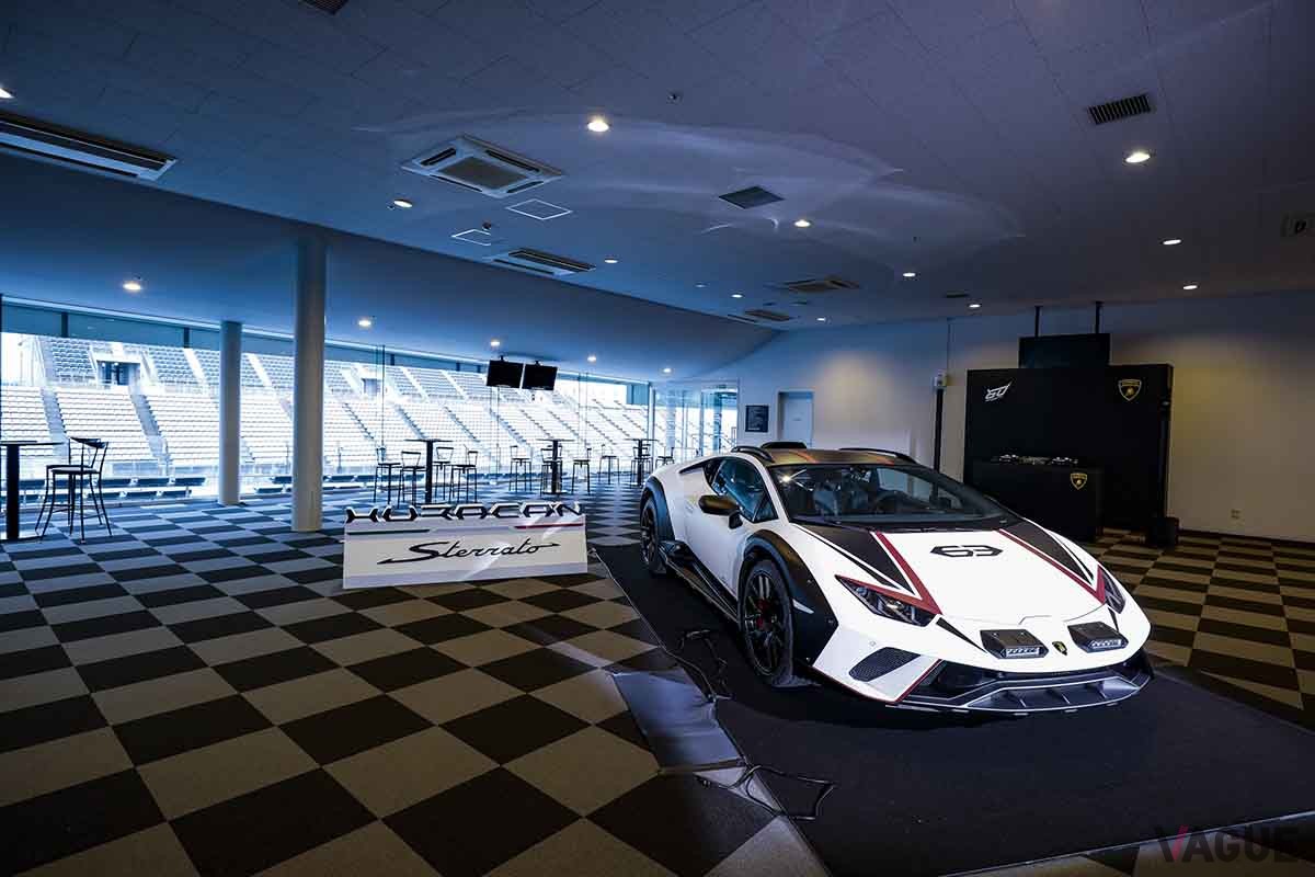 鈴鹿サーキットで251台が参加し「ランボルギー二車による世界最大のパレードラン」というギネス記録を達成した