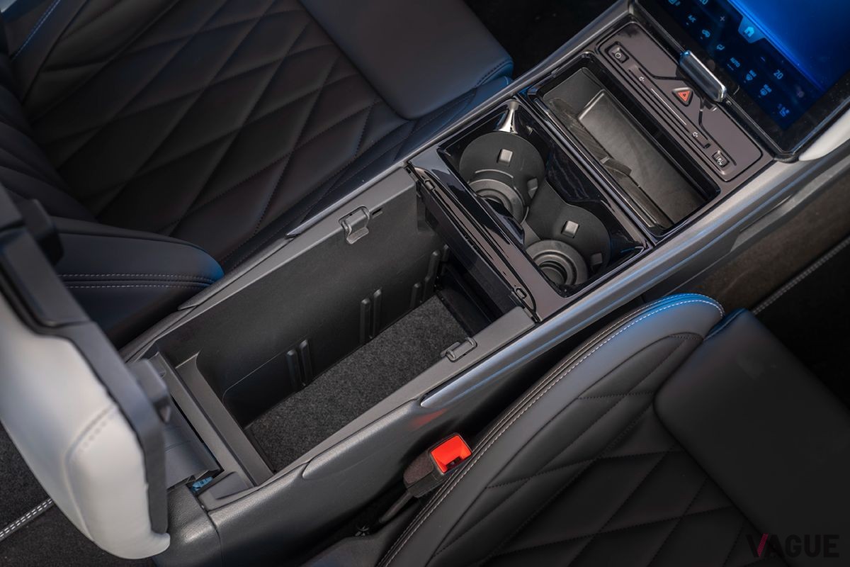 欧州フォード新型「オールエレクトリック・エクスプローラー」のインテリア