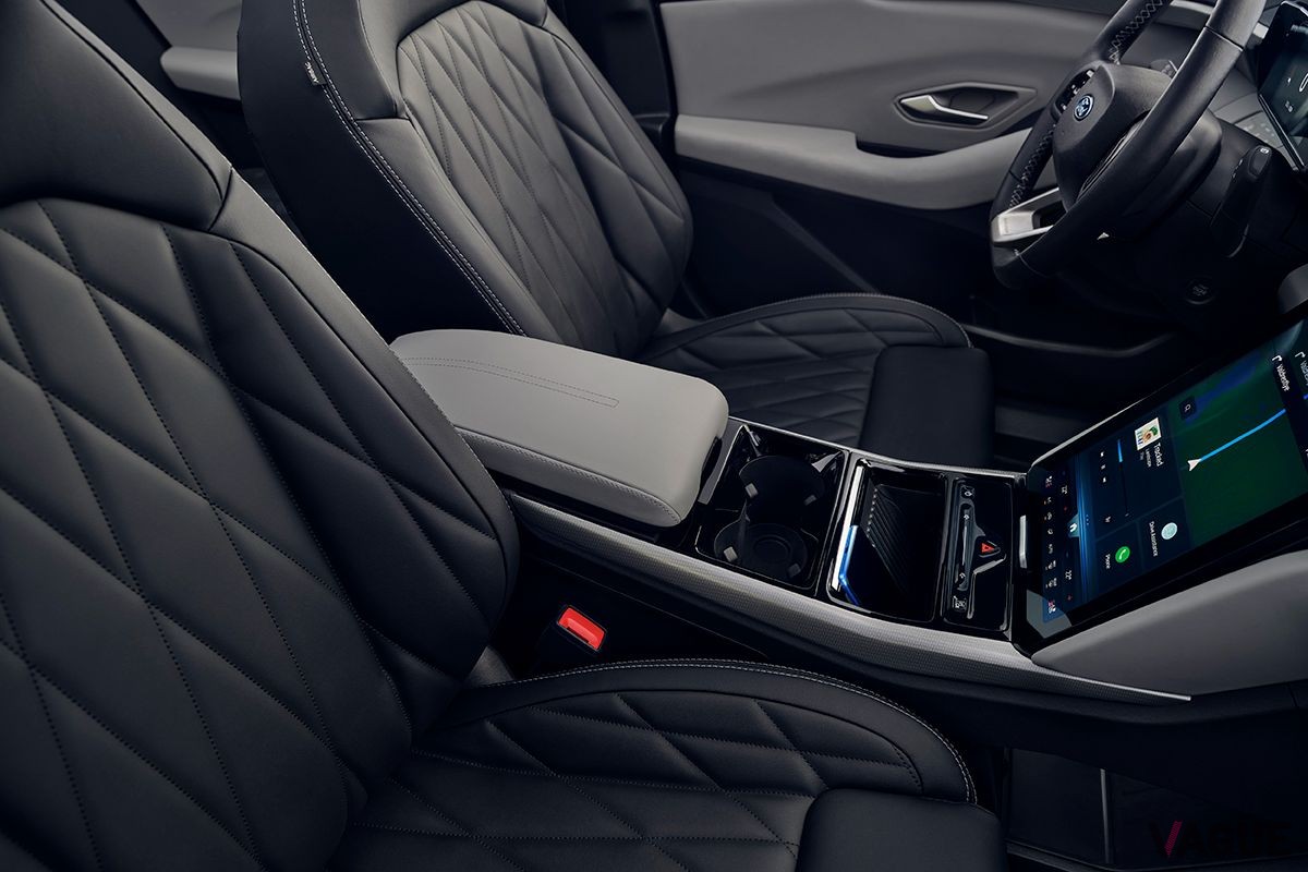 欧州フォード新型「オールエレクトリック・エクスプローラー」のインテリア
