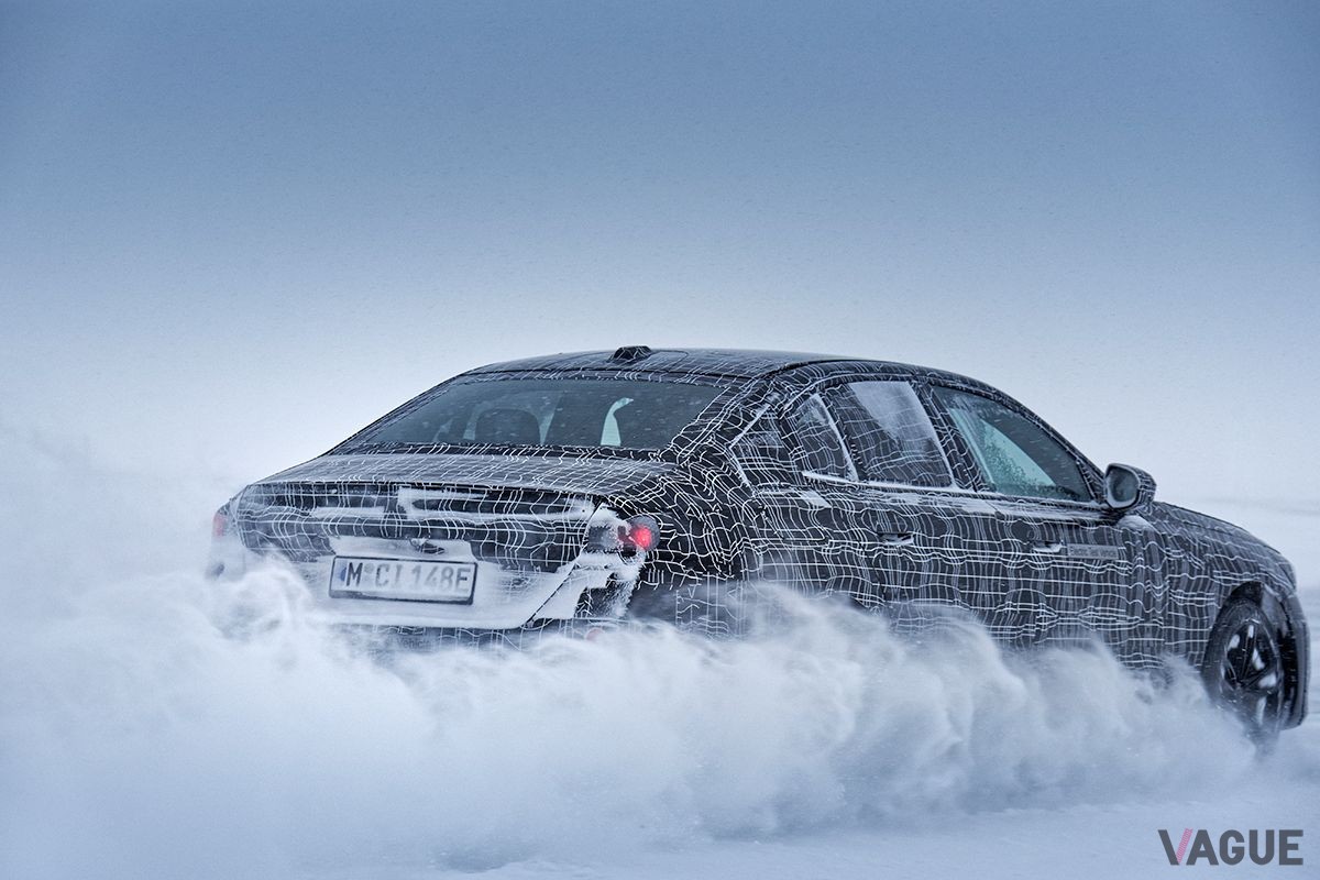 2023年10月登場予定のBMW新型「i5」の冬季テスト風景