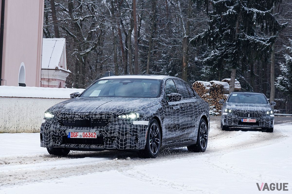 2023年10月登場予定のBMW新型「i5」の冬季テスト風景