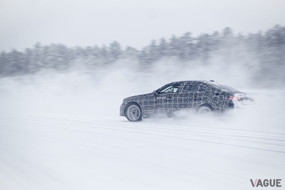 2023年10月登場予定のBMW新型「i5」の冬季テスト風景
