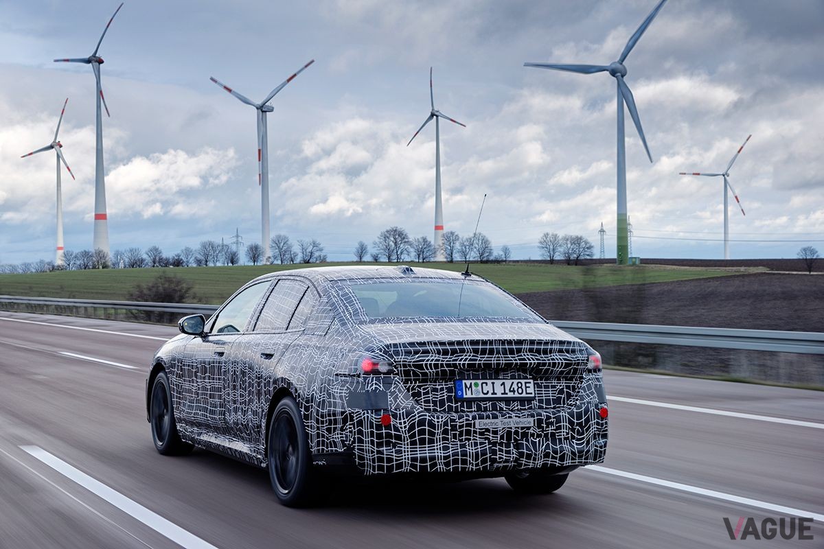 2023年10月登場予定のBMW新型「i5」の冬季テスト風景