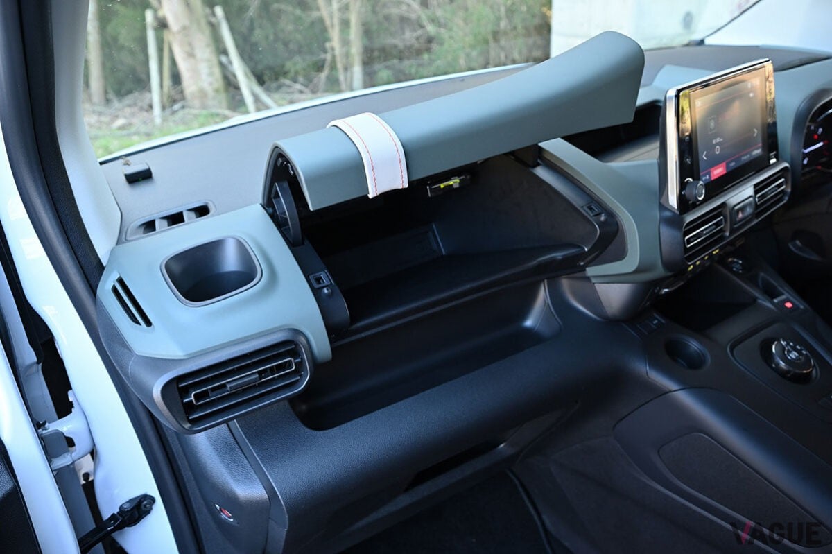 ロング化によってキャビンや荷室がより広くなり、乗り心地も一段と快適になったシトロエン「ベルランゴ ロング」