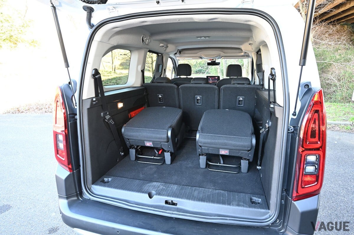 ロング化によってキャビンや荷室がより広くなり、乗り心地も一段と快適になったシトロエン「ベルランゴ ロング」