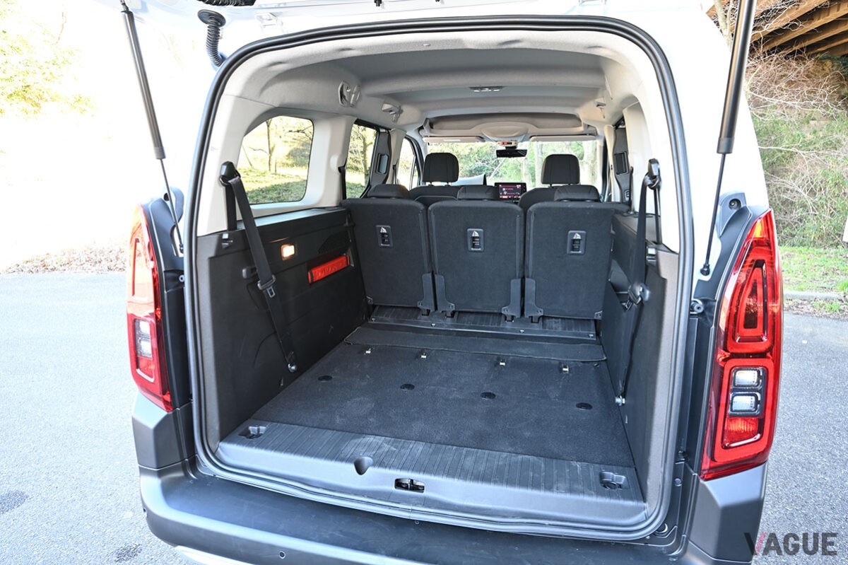 ロング化によってキャビンや荷室がより広くなり、乗り心地も一段と快適になったシトロエン「ベルランゴ ロング」