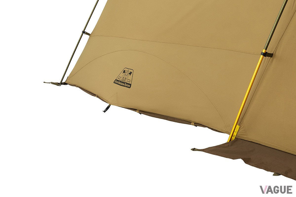 待望の全周スカートを装備し、虫や冷たい空気が入りにくい仕様となった。スカートを巻いてトグルで留めればフレッシュな空気がテント内に入り込むため蒸し暑い季節も安心だ