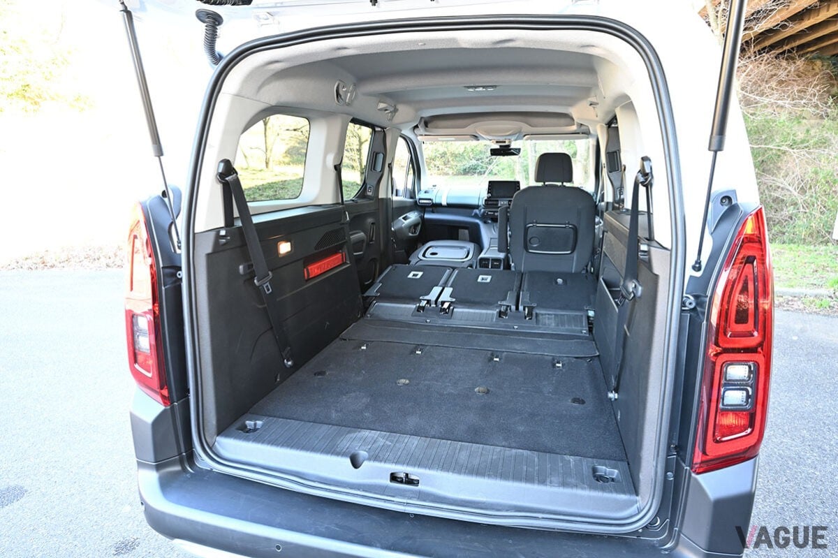 ロング化によってキャビンや荷室がより広くなり、乗り心地も一段と快適になったシトロエン「ベルランゴ ロング」