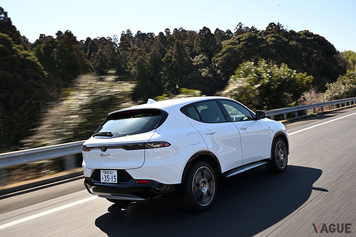 魅惑的なルックスと刺激的な走りを堪能できるアルファ ロメオ初のコンパクトSUV「トナーレ」