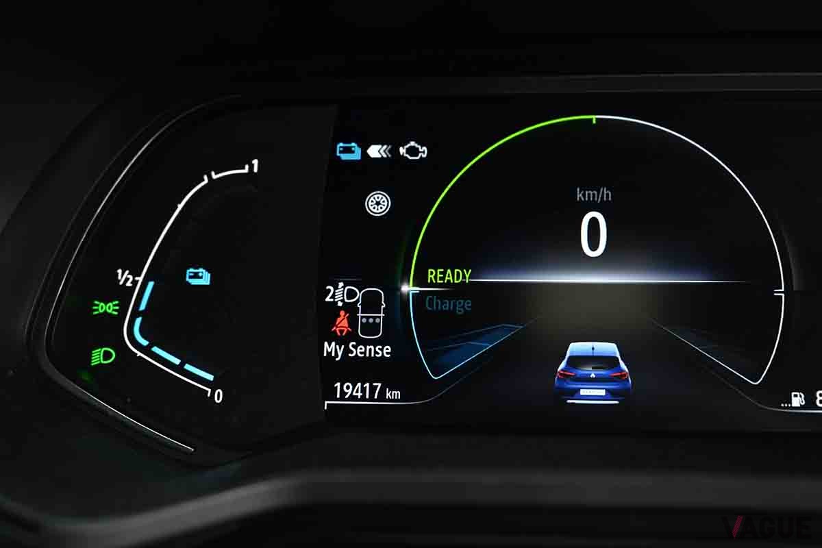 ルノー「ルーテシアE-TECHハイブリッド」のメーター