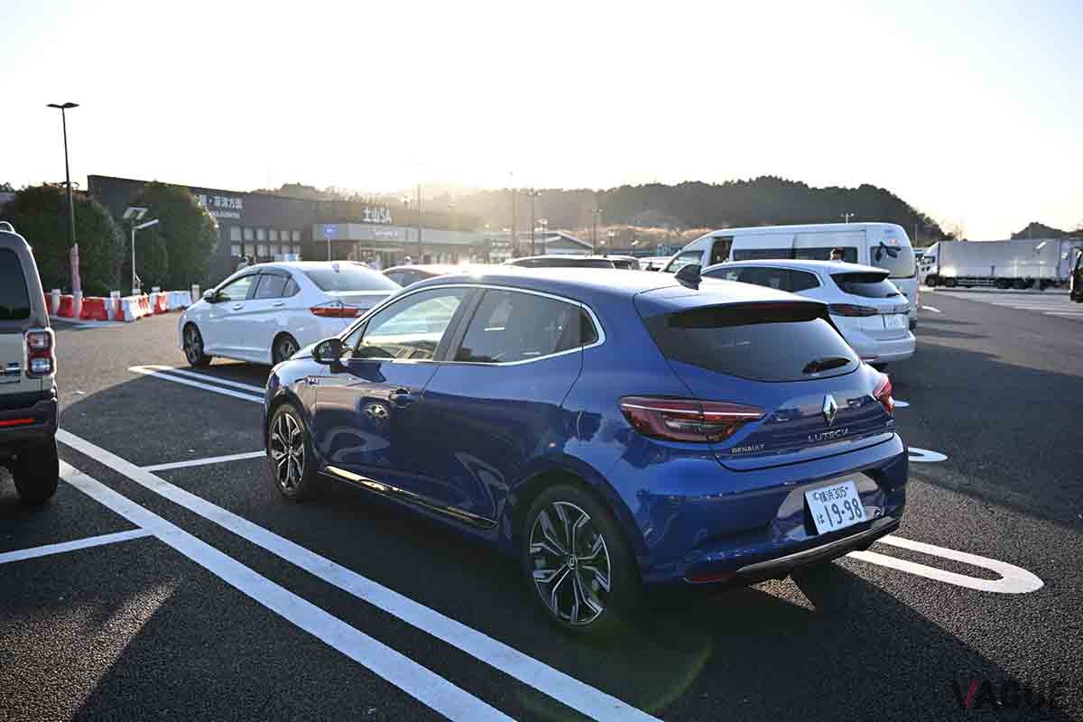 3月とはいえ日中は日差しも強く、エアコンOFFの車内は暑くなる