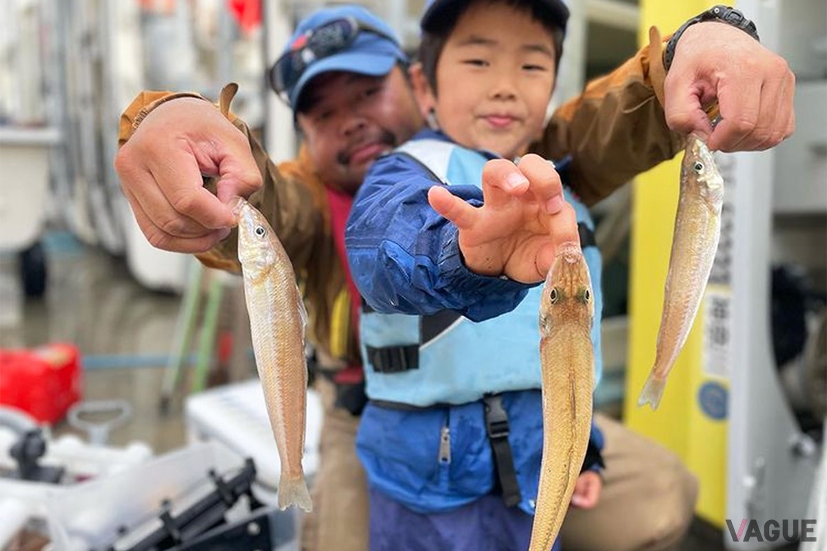 出港して5分のところが釣り場なので、9時〜正午までの短時間でも子どもとふたりで30匹以上のお持ち帰りができるので、時間効率の良い食材調達です