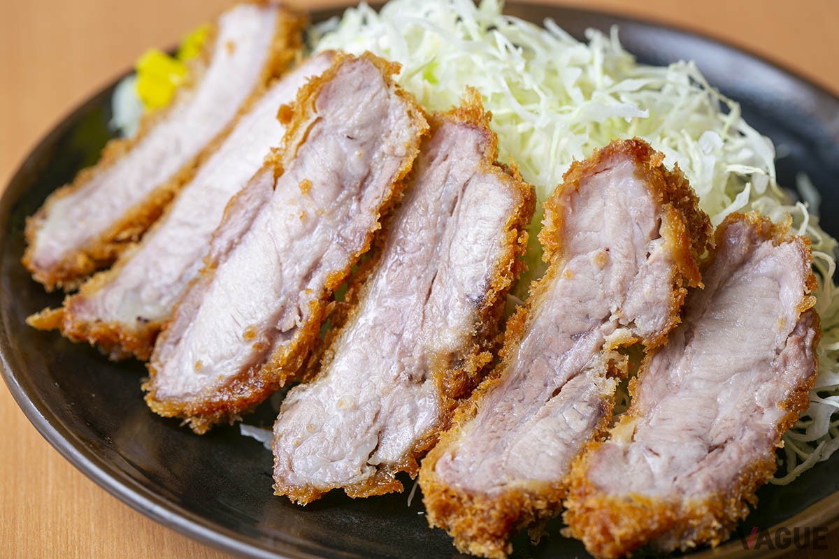 ゲタとんかつ700円。こちらもご飯、味噌汁付き。揚げたてトンカツで700円は良心的すぎる
