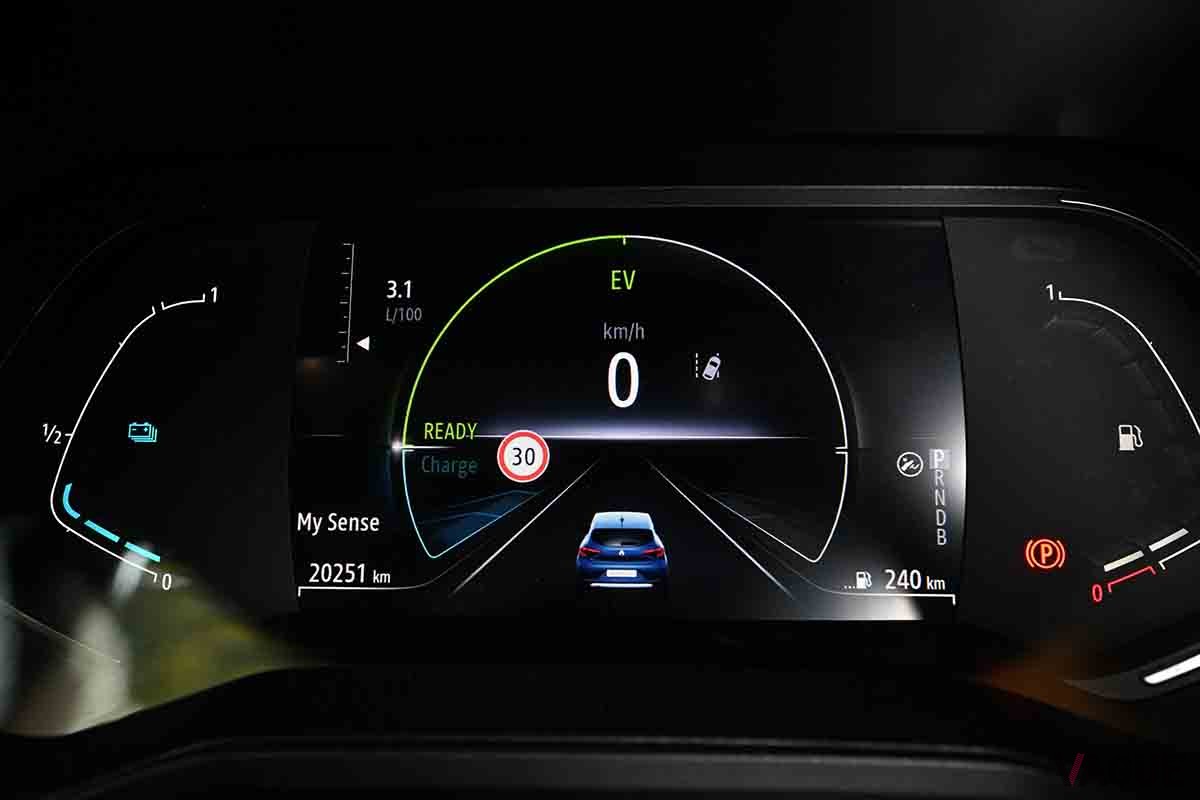 ルノー「ルーテシアE-TECHハイブリッド」のインテリア