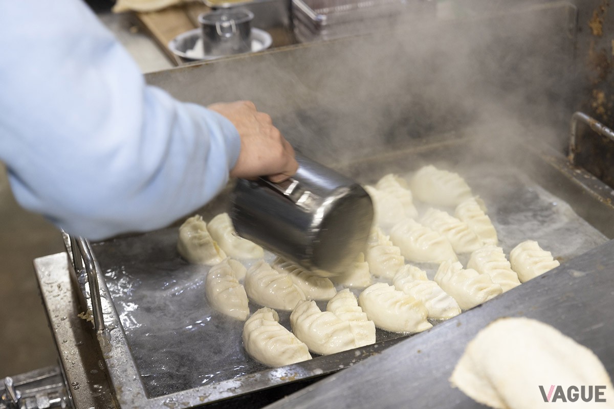 餃子は創業以来手作り。大きめ、厚みのある皮に、あんたっぷりなのが特徴