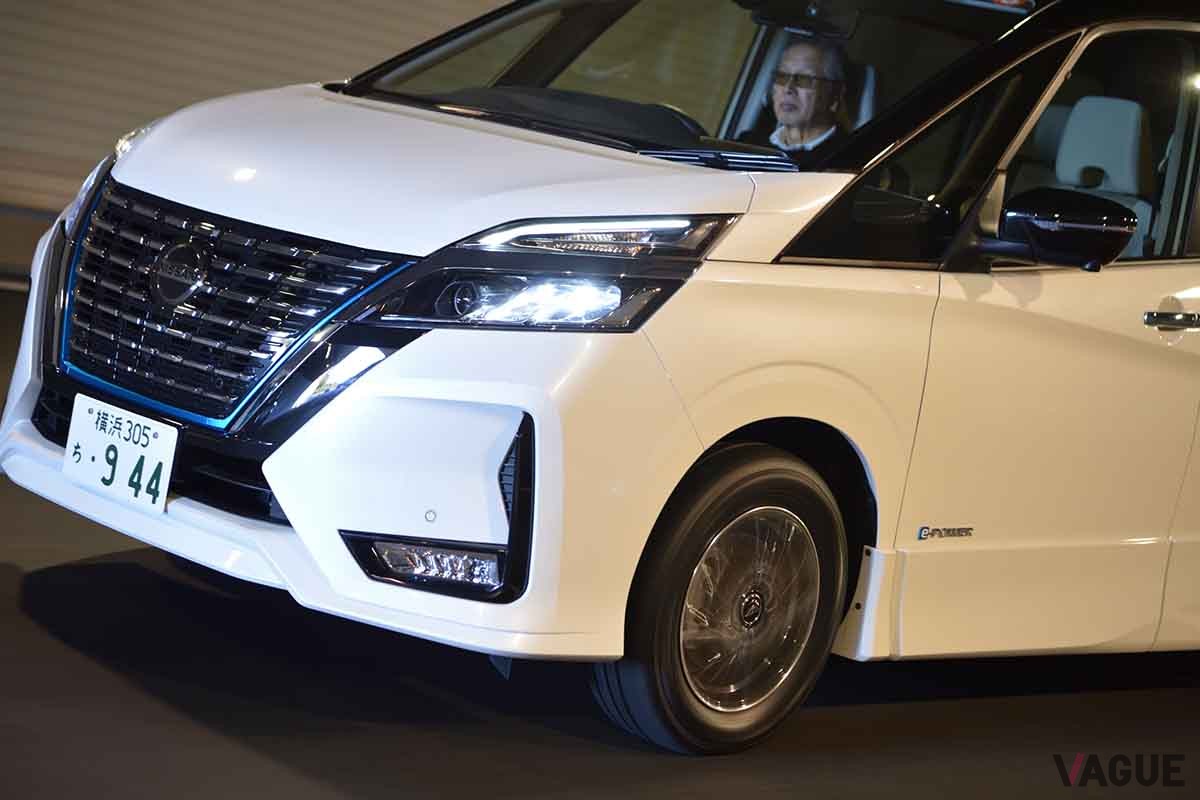 トーヨーの新ミニバン専用タイヤ「トランパスmp7」を装着したセレナ