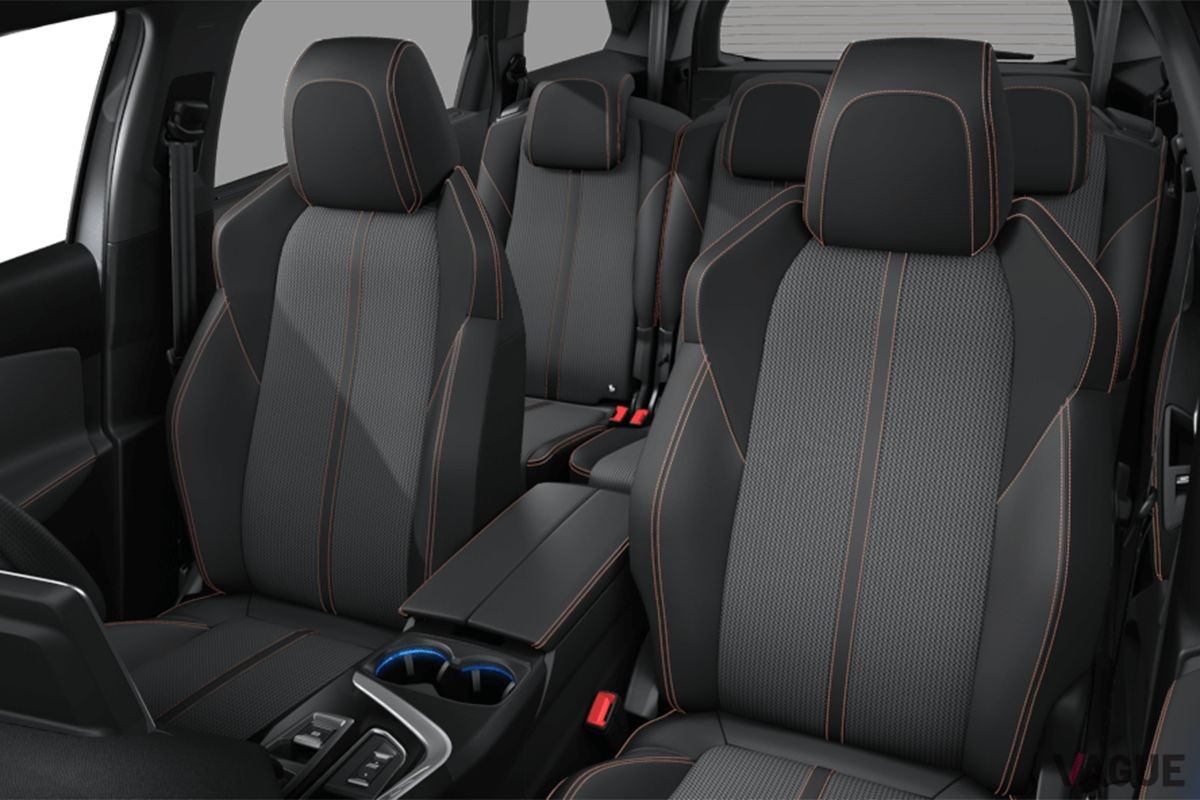 プジョー「5008 GT BlueHDi 」に設定された特別仕様車「ブラックパック」のインテリア