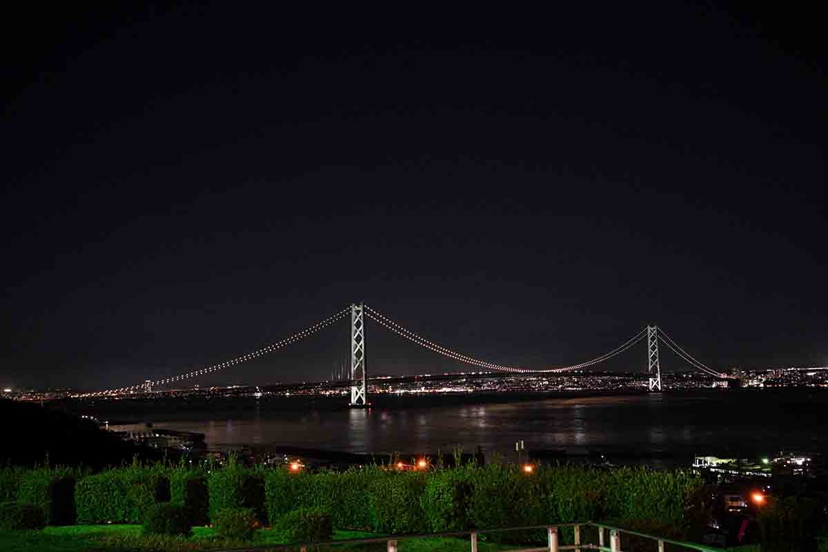 神戸淡路鳴門自動車道の淡路SAに着いた頃はもう日が暮れていた。燃費チャレンジは定期的な休息が大切になる