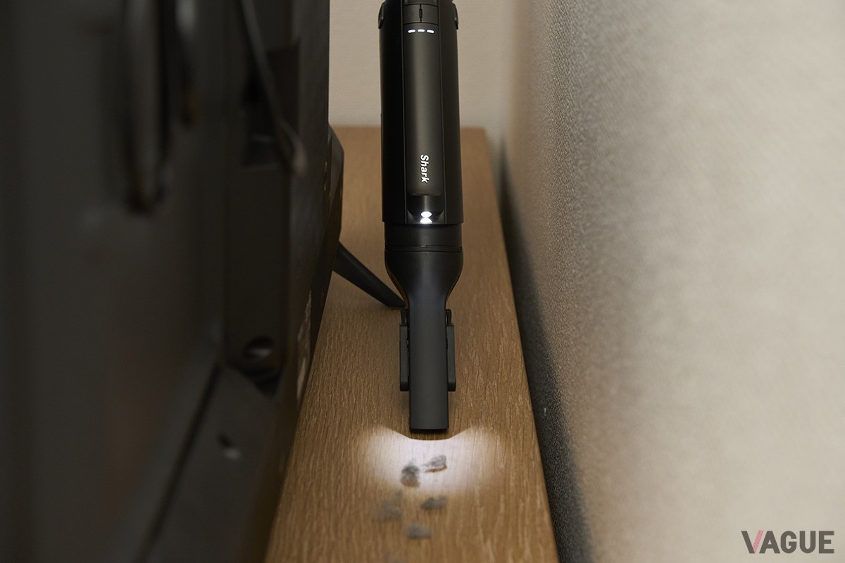 今回新たに搭載されたLEDヘッドライト。暗い所を照らすだけでなく、普段は気がつきにくいゴミも陰影がハッキリすることで見逃しません！