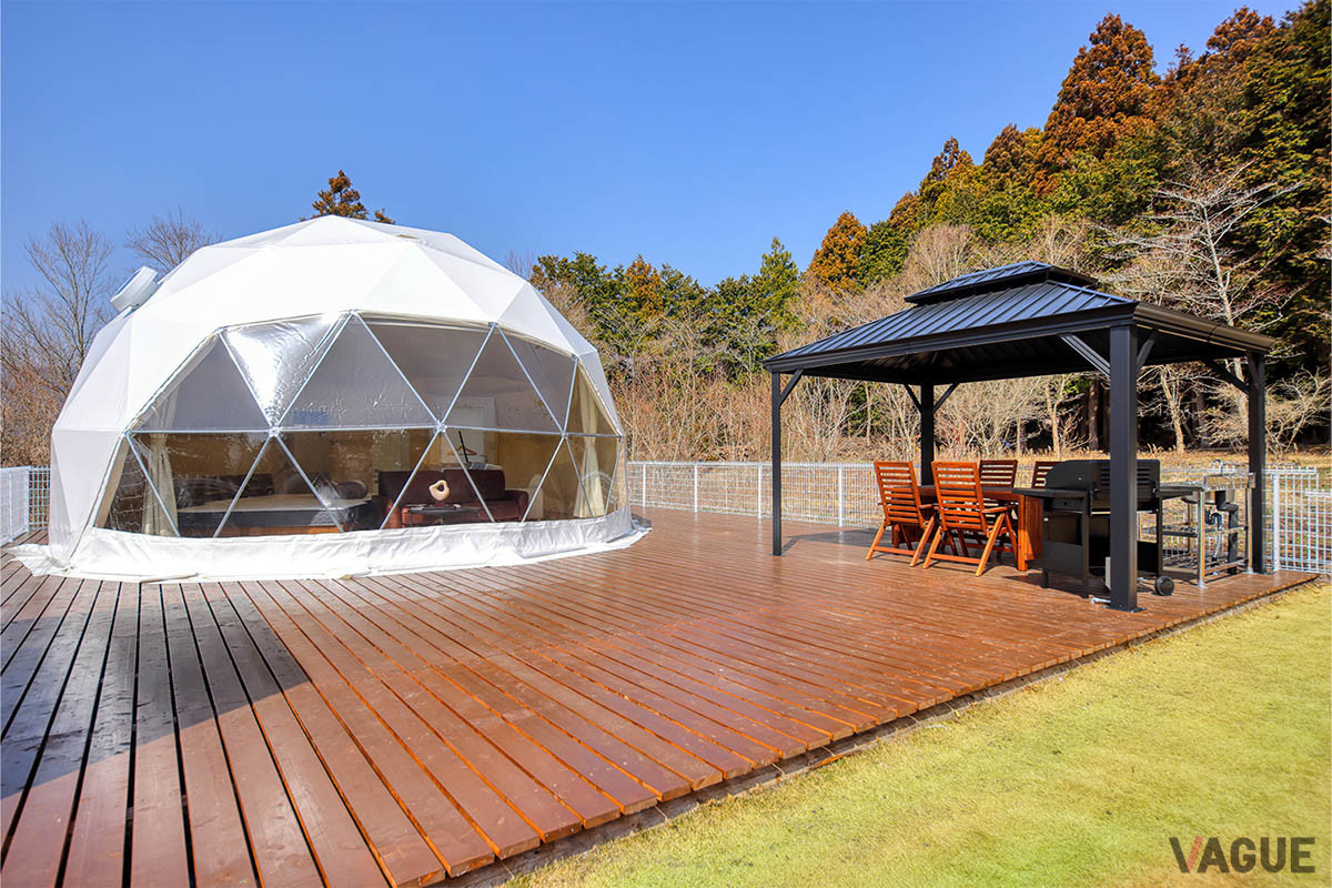 全棟が大型のドームテントで、ゆったりと気兼ねなく過ごせる1棟貸切タイプ