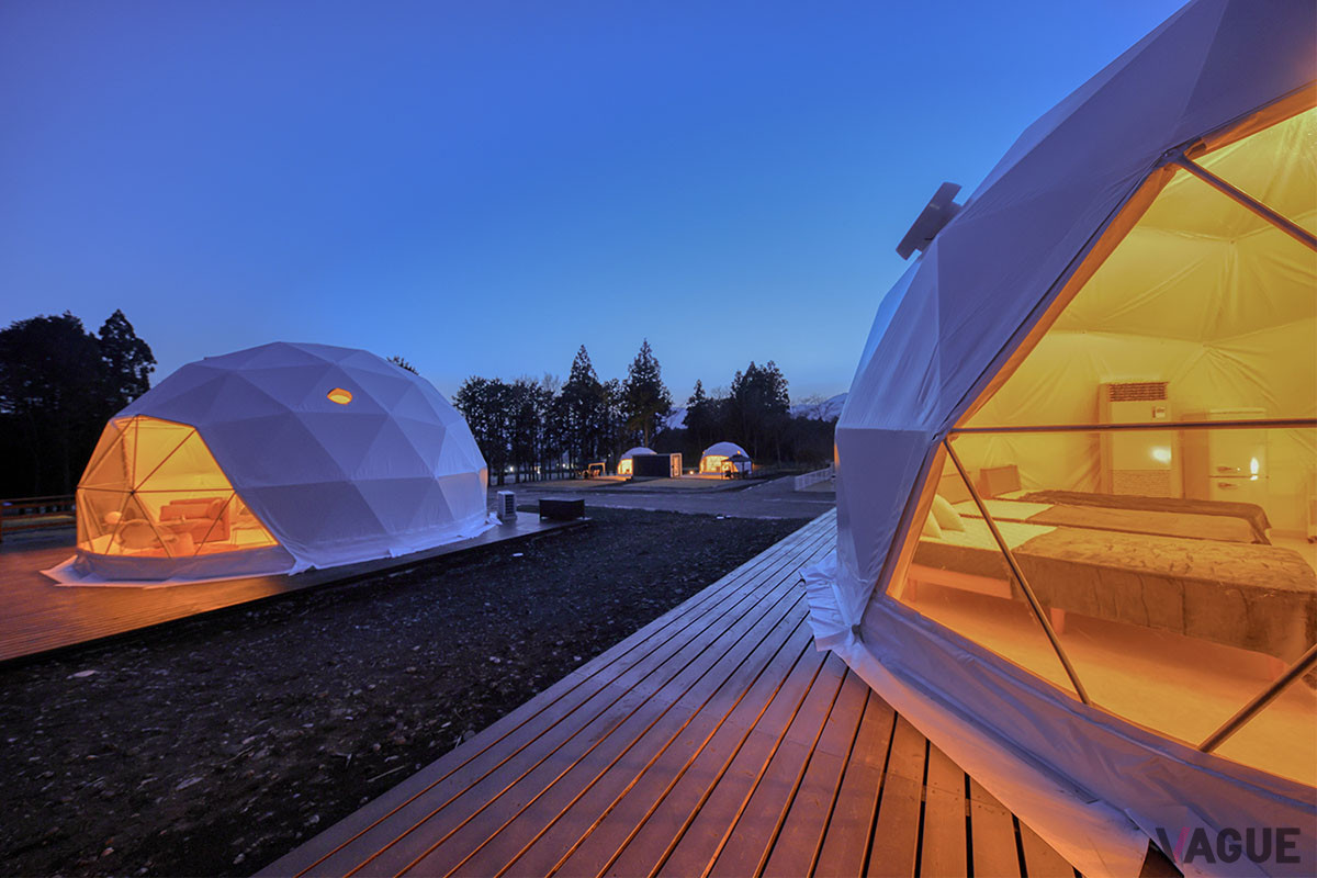 牧草地ののどかな風景が広がる約1万平米の敷地に、わずか８棟という贅沢な棟の配置が魅力の施設