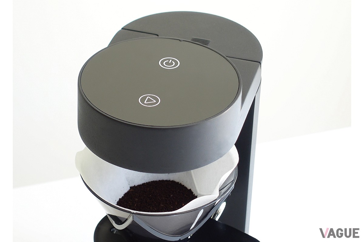 コーヒー粉と水を入れてボタンを押すだけで、バリスタ世界王者・粕谷哲氏のレシピで淹れた1杯を味わえるHARIO「MUGEN Coffee Maker」