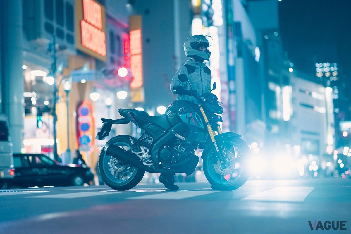 戦闘的なマスクとやや前方に着座するライディングポジションで、スポーツライディングを楽しめそうなヤマハ「MT-125」（写真は海外仕様）