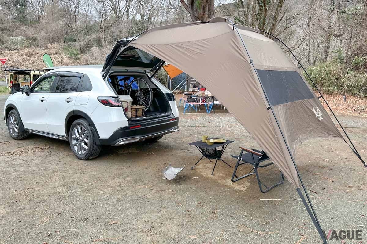 ホンダ「ZR-V」にogawaの「カーサイドタープAL-II」を組み合わせ、アクティブなデイキャンプを提案
