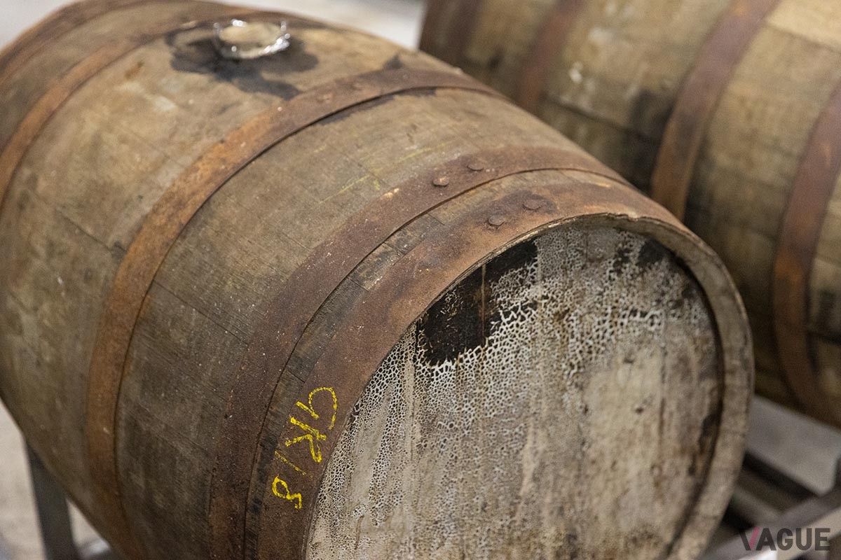 通常は廃棄される運命にある樽を再生して有効に利用。ウイスキー樽の豊かな風味が日本酒により深みを与えることに。これは、リサイクルではなくアップサイクルの一種かもしれません。