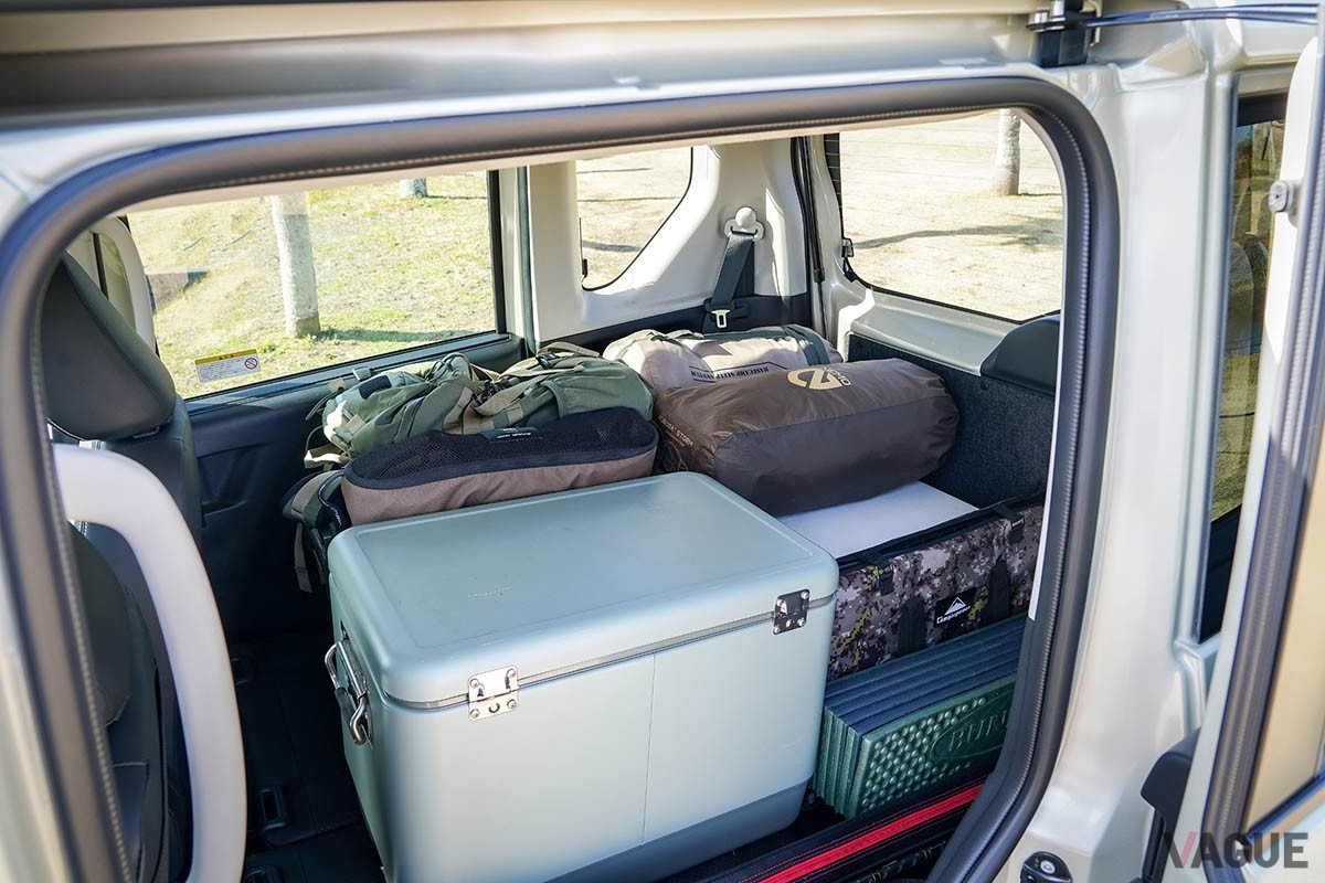 リアゲートだけでなく、開口幅が650mmとワイドな電動スライドドアからも荷物の積み下ろしが可能