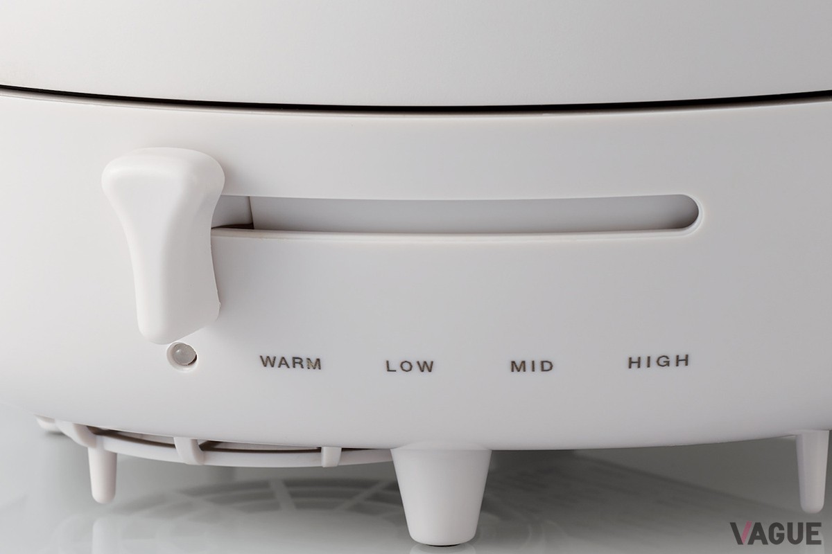 エレコム「HOT DISH cocotte」は、食卓で使いやすい小型のIHクッキングヒーターと専用のなべのセット