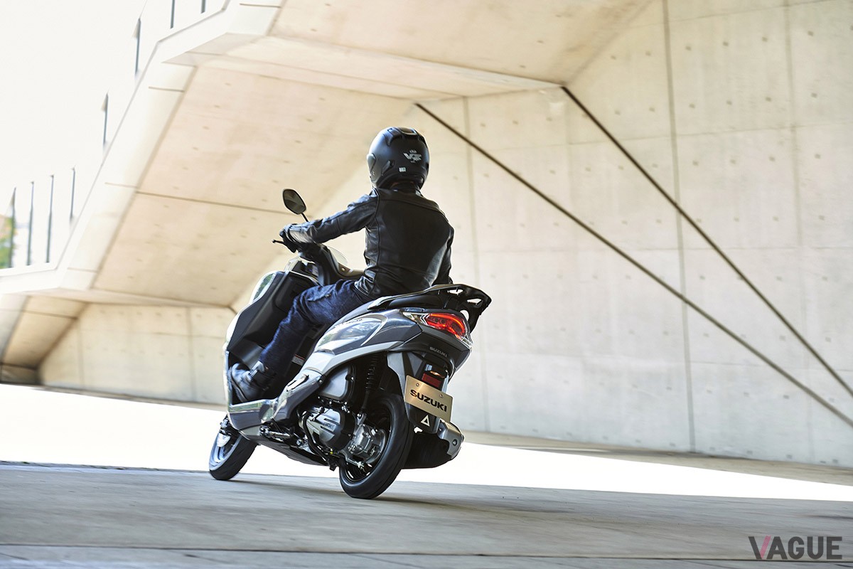 125ccクラスでありながらワンランク上の車格で、コストパフォーマンスにも優れるスズキの新型スクーター「バーグマンストリート125EX」