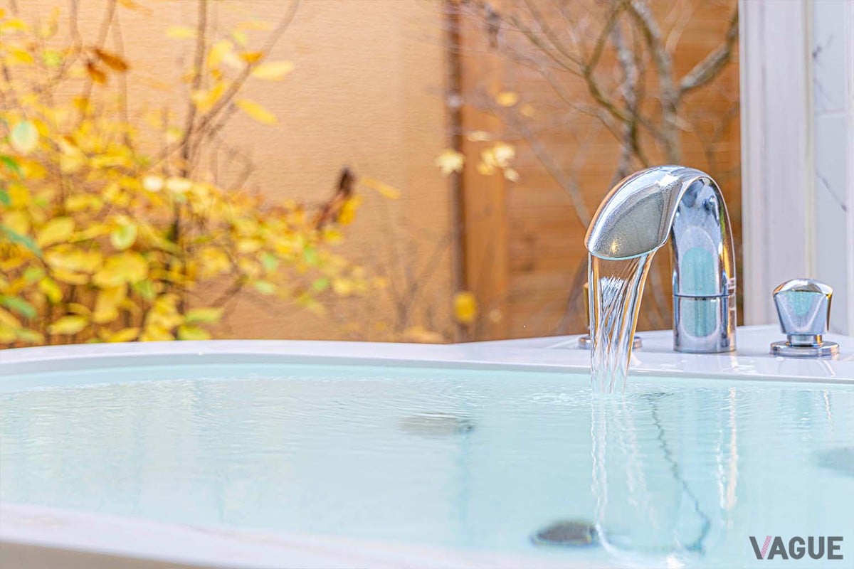 愛犬とのリゾート時間を満喫できる「プライベートコテージ ディーバ」は、ドッグランやプライベートプール、客室温泉など設備が充実