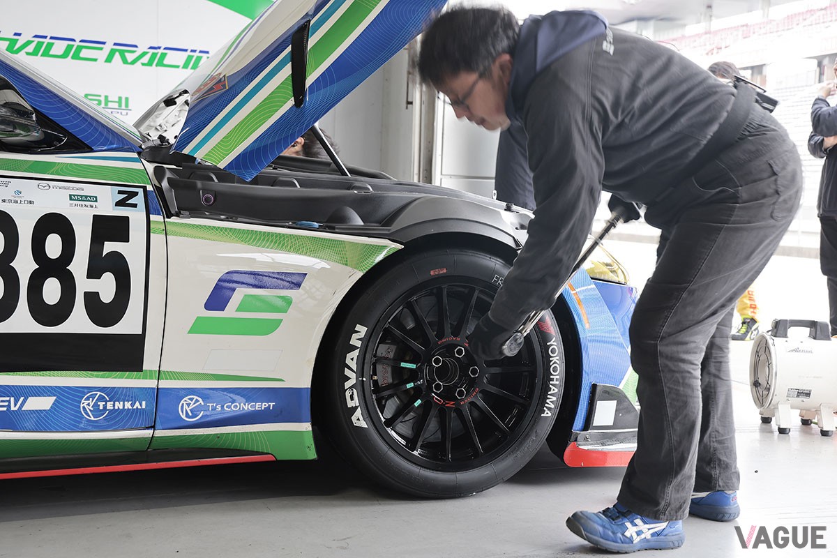世界のレースで活躍中のトヨタの市販レーシングマシン「GRスープラGT4」。サーキットにおいてキレのある走りを見せつけた