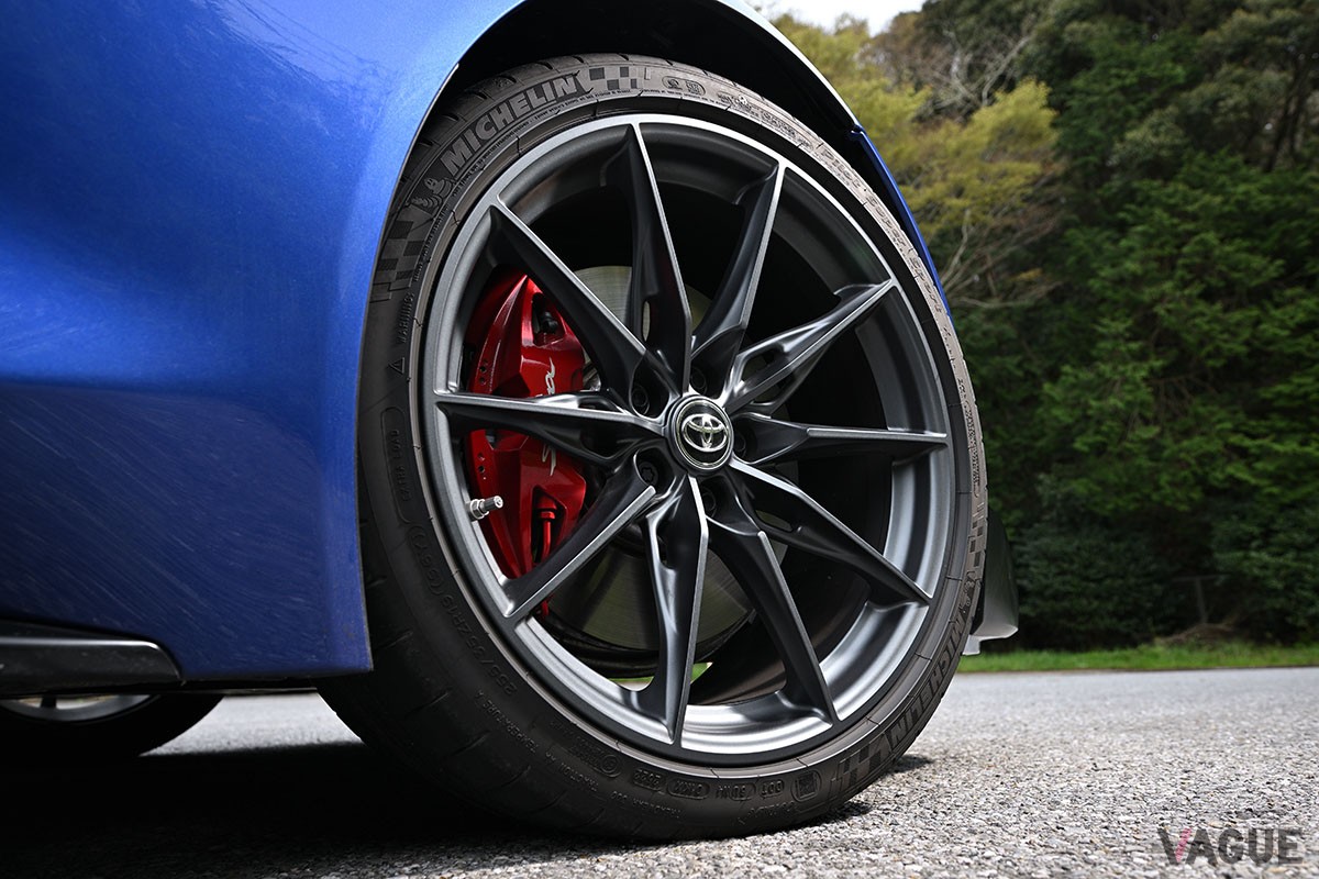 手の内で操る爽快感と限界走行時のダイレクト感が魅力的なMT仕様がラインナップに加わったトヨタ「GRスープラ」