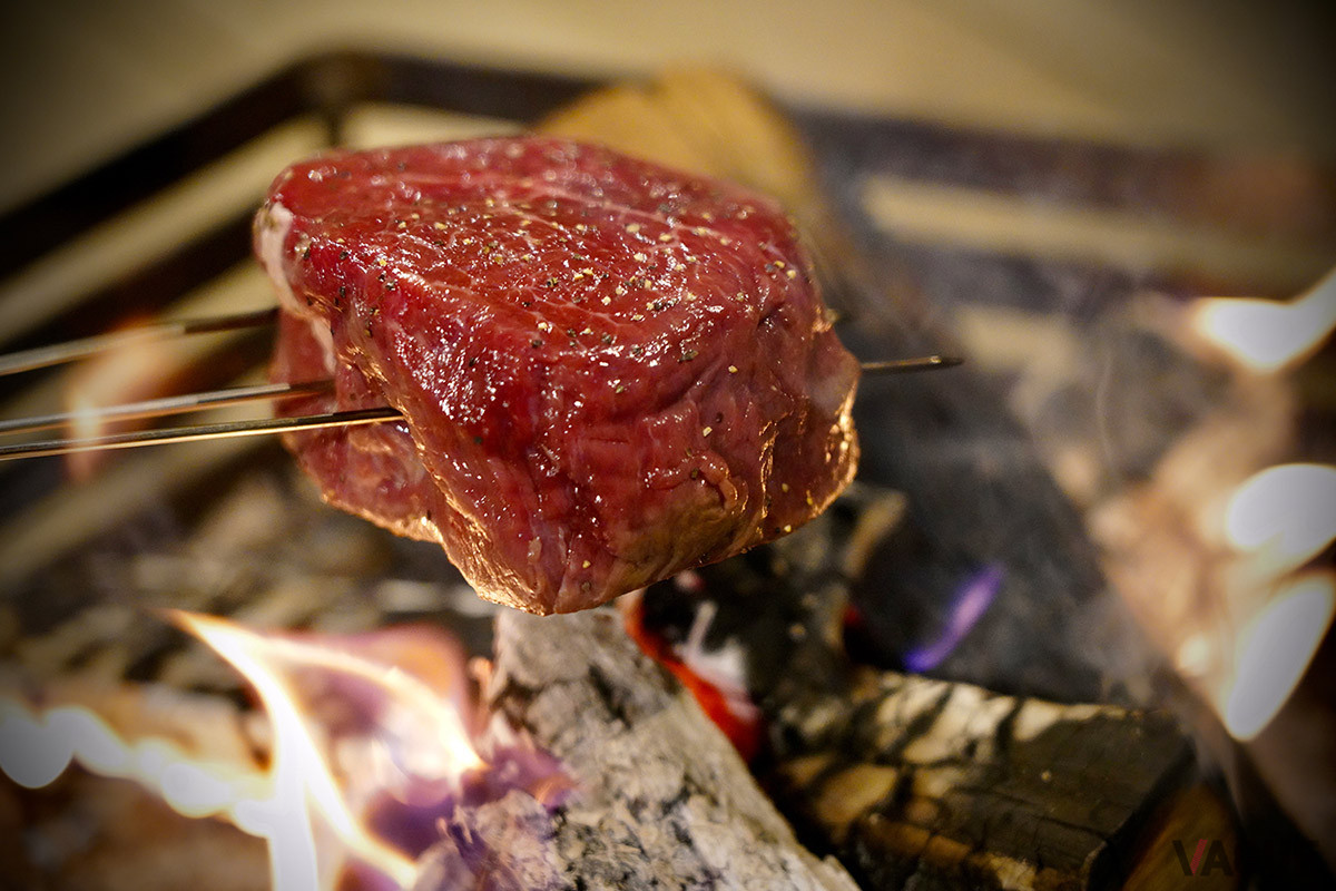 専用BBQスペースには焚き火台を用意しており、直火でBBQを楽しめる