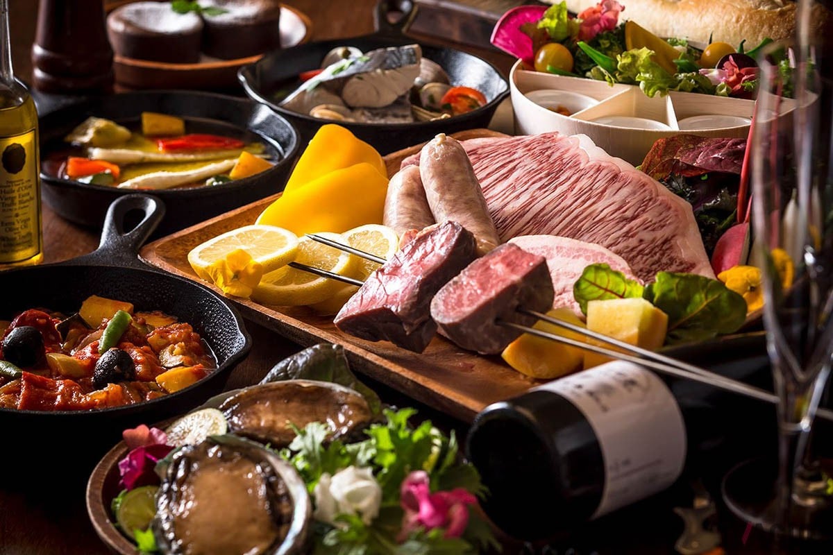 愛犬とのリゾート時間を満喫できる「プライベートコテージ ディーバ」は、ドッグランやプライベートプール、客室温泉など設備が充実