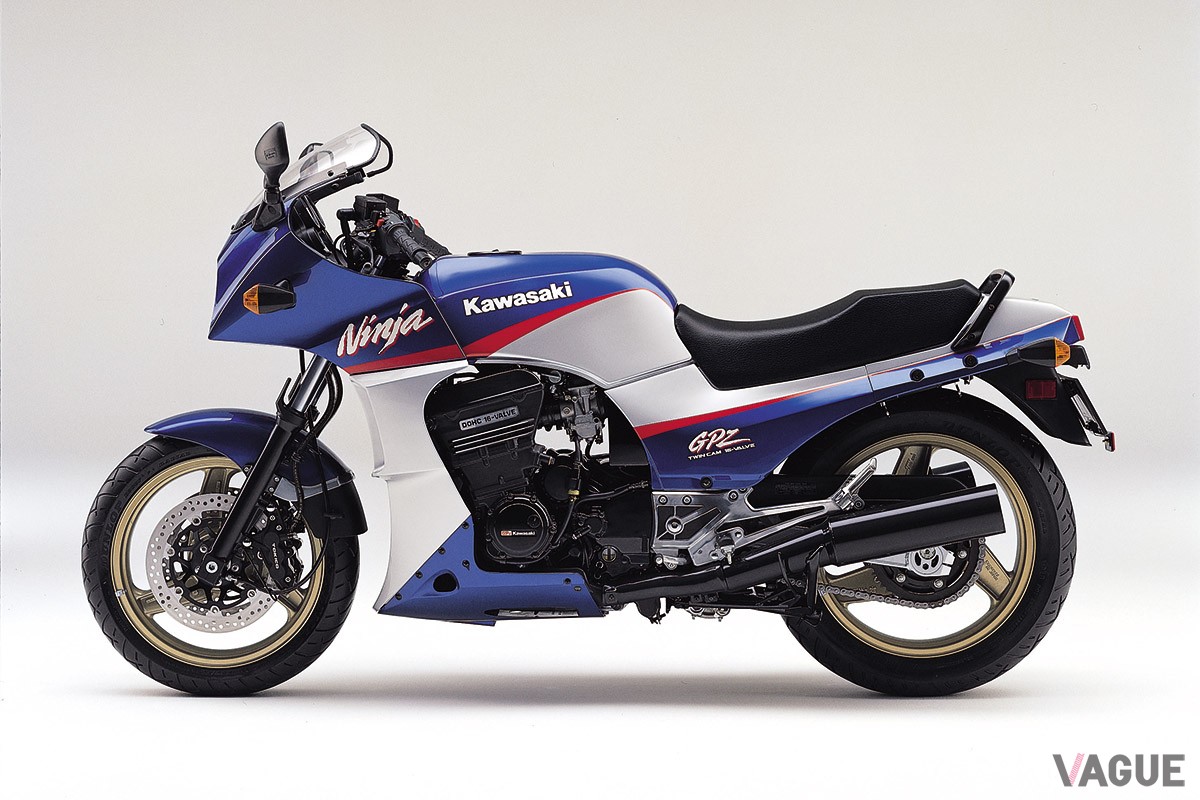 北米カワサキのスタッフが、スーパーマンのようなイメージを持たれていた忍者の名を「GPZ900R」に着けたいと考え、“Ninja”の車名が誕生