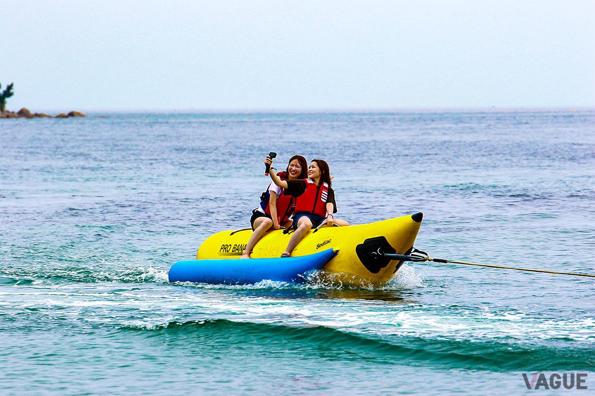 夏はウェイクボードやバナナボートなどのトーイングスポーツ、秋から春にかけてはボートフィッシングなど、ヨットハーバーらしいマリンアクティビティが充実