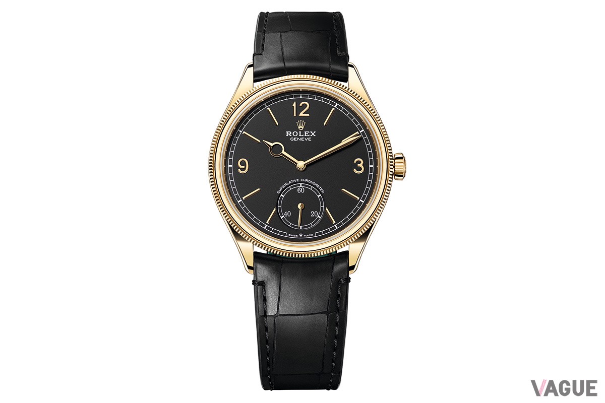 自動巻き。イエローゴールド、またはホワイトゴールドケース。アリゲーターストラップ。ケース径39㎜、ケース厚9.5㎜。パワーリザーブ約66時間。トランスパレント（シースルー）ケースバック。50m防水。261万9100円。ホワイトゴールドモデルは276万8700円（ともに税込予価・今秋発売予定）©Rolex/Ulysse Frechelin