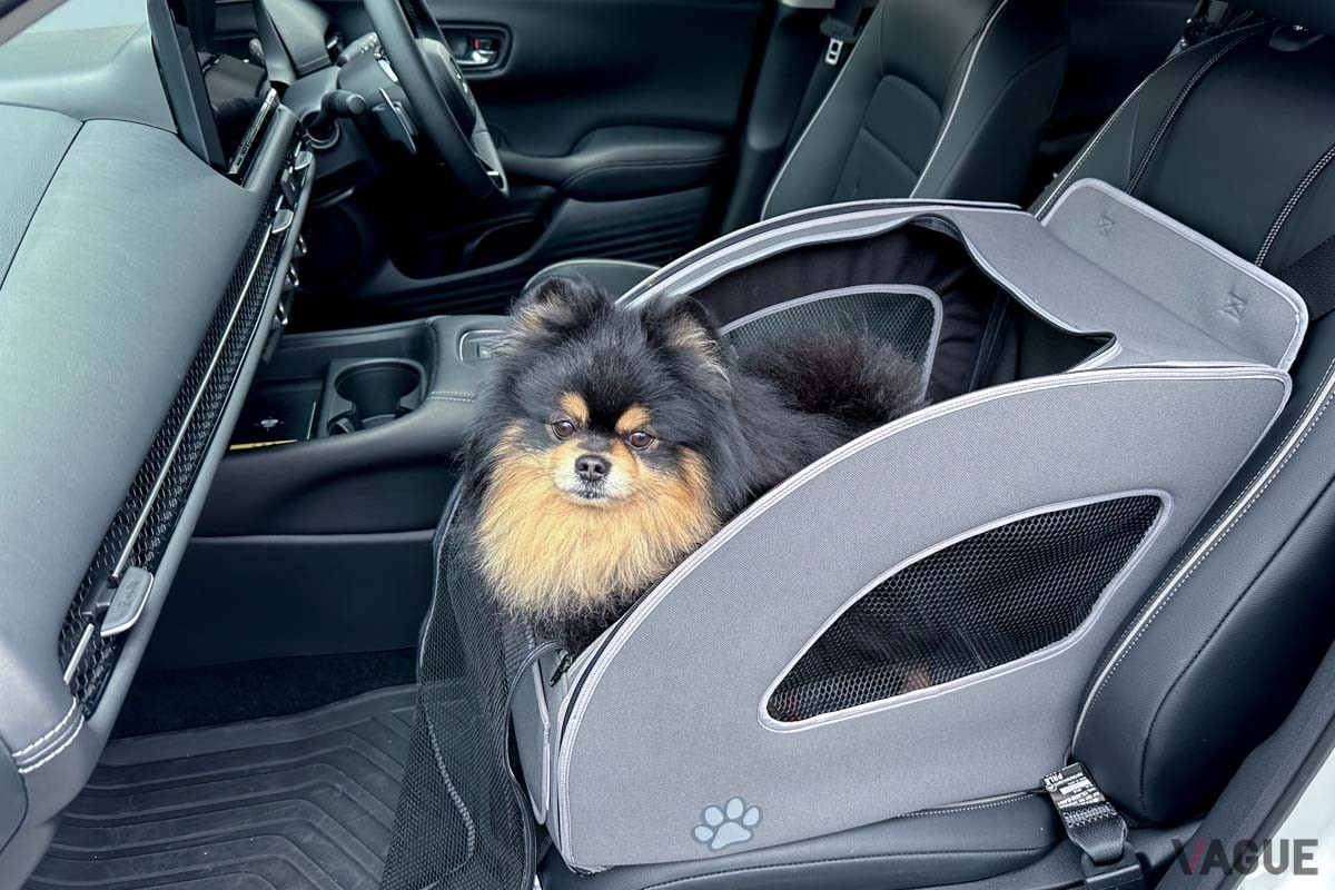 ホンダの犬用純正アクセサリー「Honda Dog」シリーズの「ペットシートプラスわん2」（2万1450円）があれば、愛犬とのアウトドアトリップも快適。中型犬や多頭に対応するモデルも用意されています