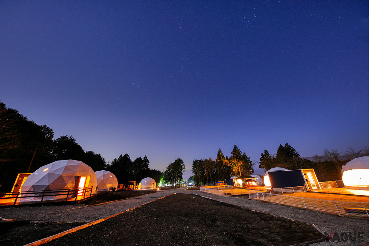 夜は施設内から満天の星空を堪能できる