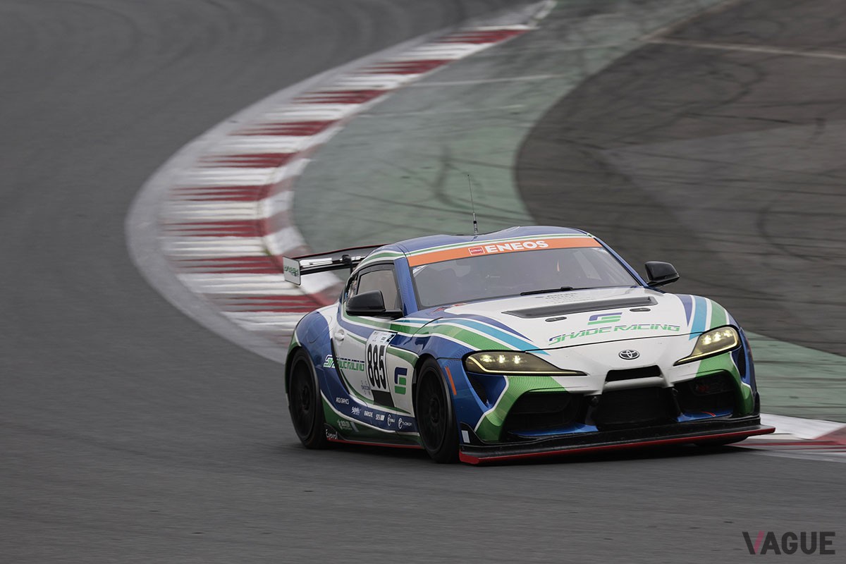 世界のレースで活躍中のトヨタの市販レーシングマシン「GRスープラGT4」。サーキットにおいてキレのある走りを見せつけた