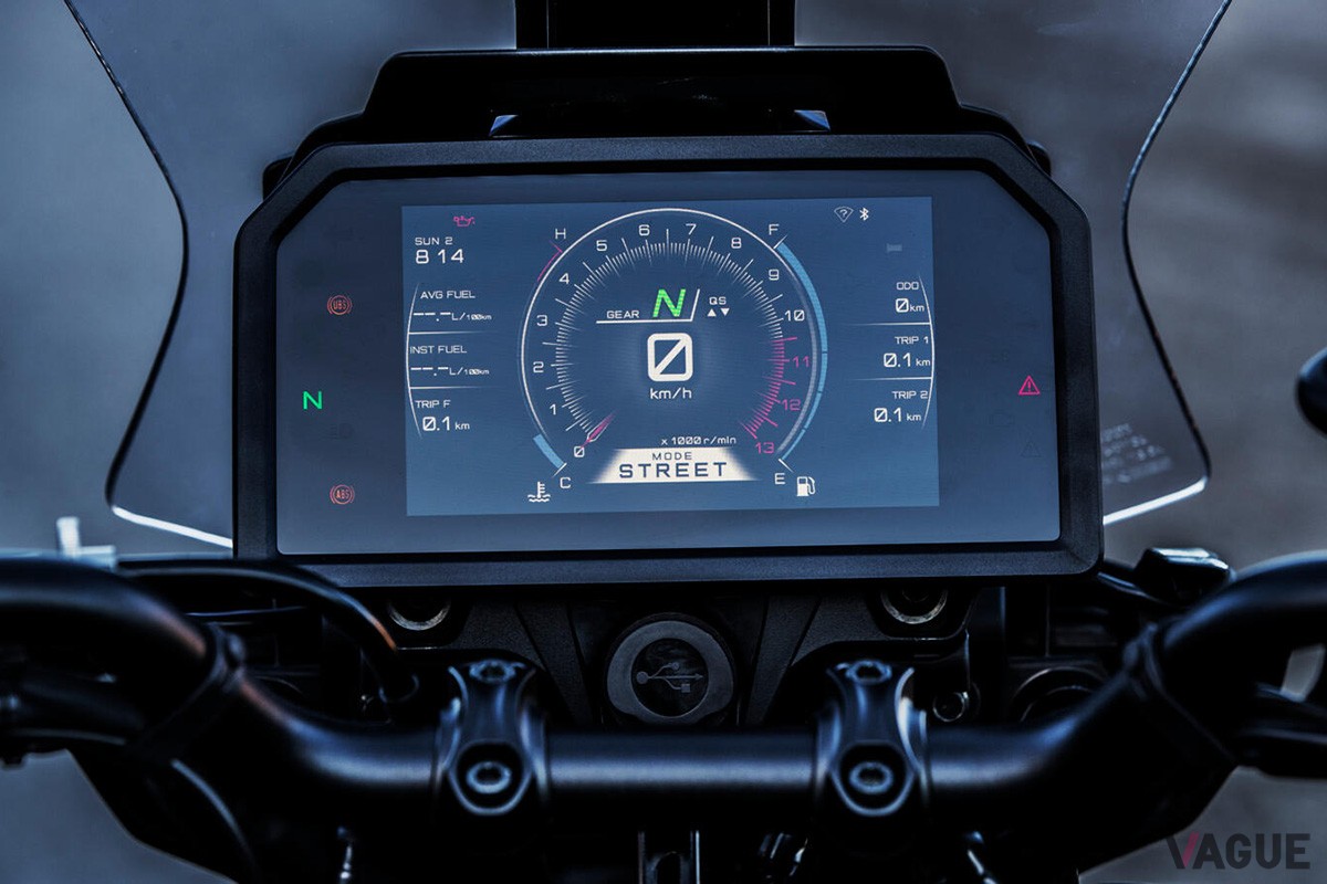 長距離ツーリングも峠道でのスポーティな走りも妥協したくない欲張りライダーにおすすめのデバイスを装備したヤマハ「TRACER9 GT＋」（写真は海外仕様）