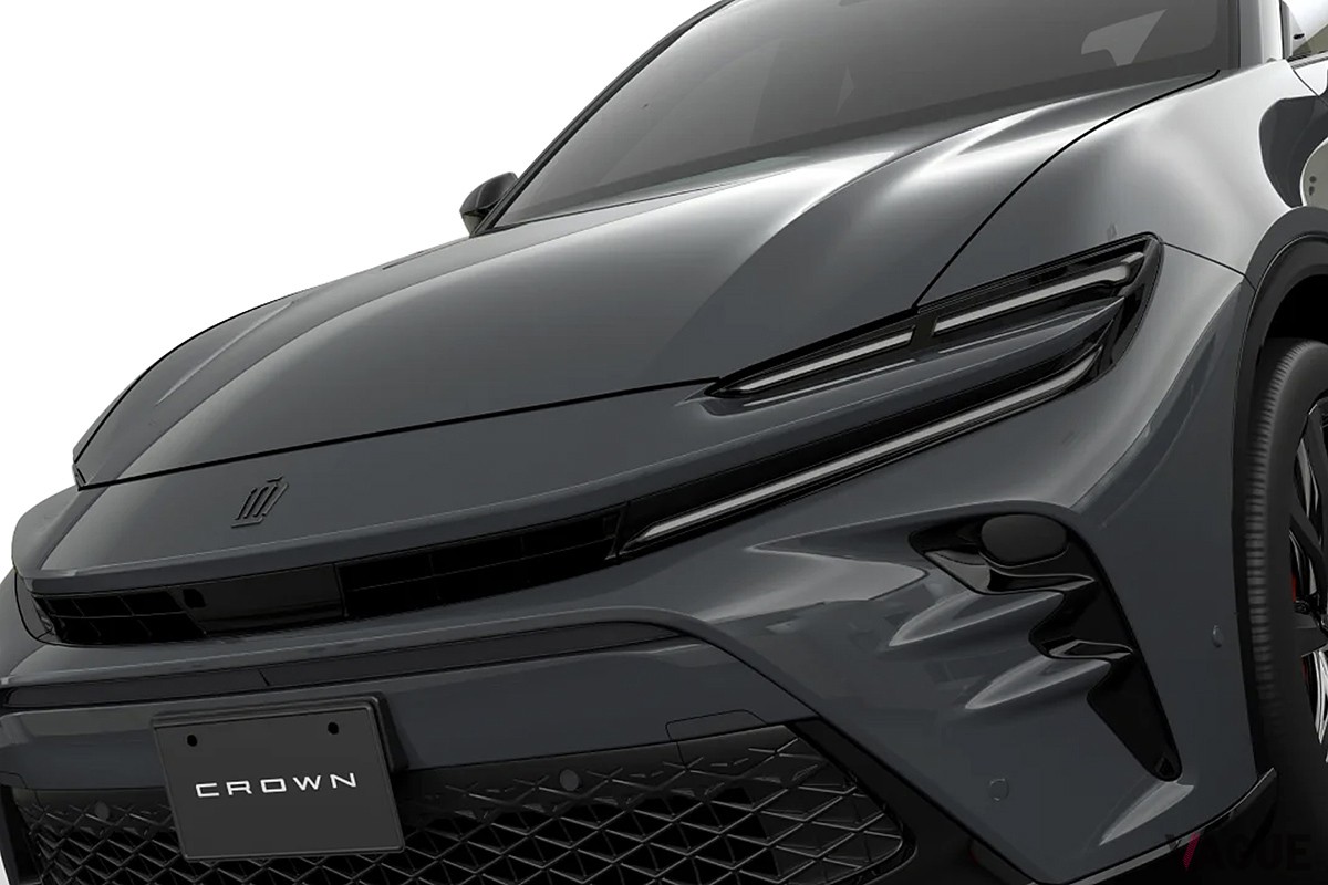 華やかなデザインをまとった内外装に、HEVとPHEVという2パワートレインを設定する新型SUVトヨタ「クラウン・スポーツ」