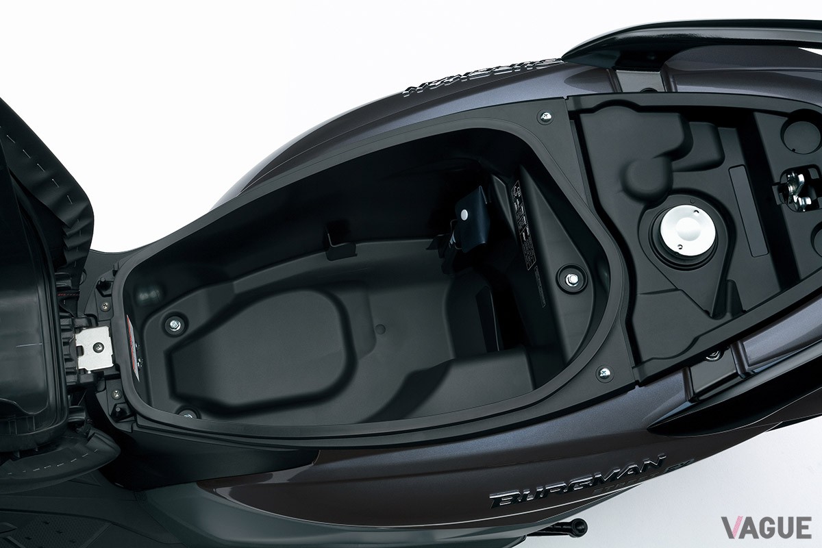 125ccクラスでありながらワンランク上の車格で、コストパフォーマンスにも優れるスズキの新型スクーター「バーグマンストリート125EX」